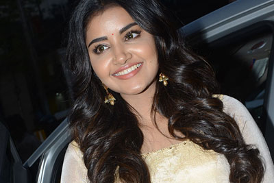 anupama-parameswaran-new-stills
